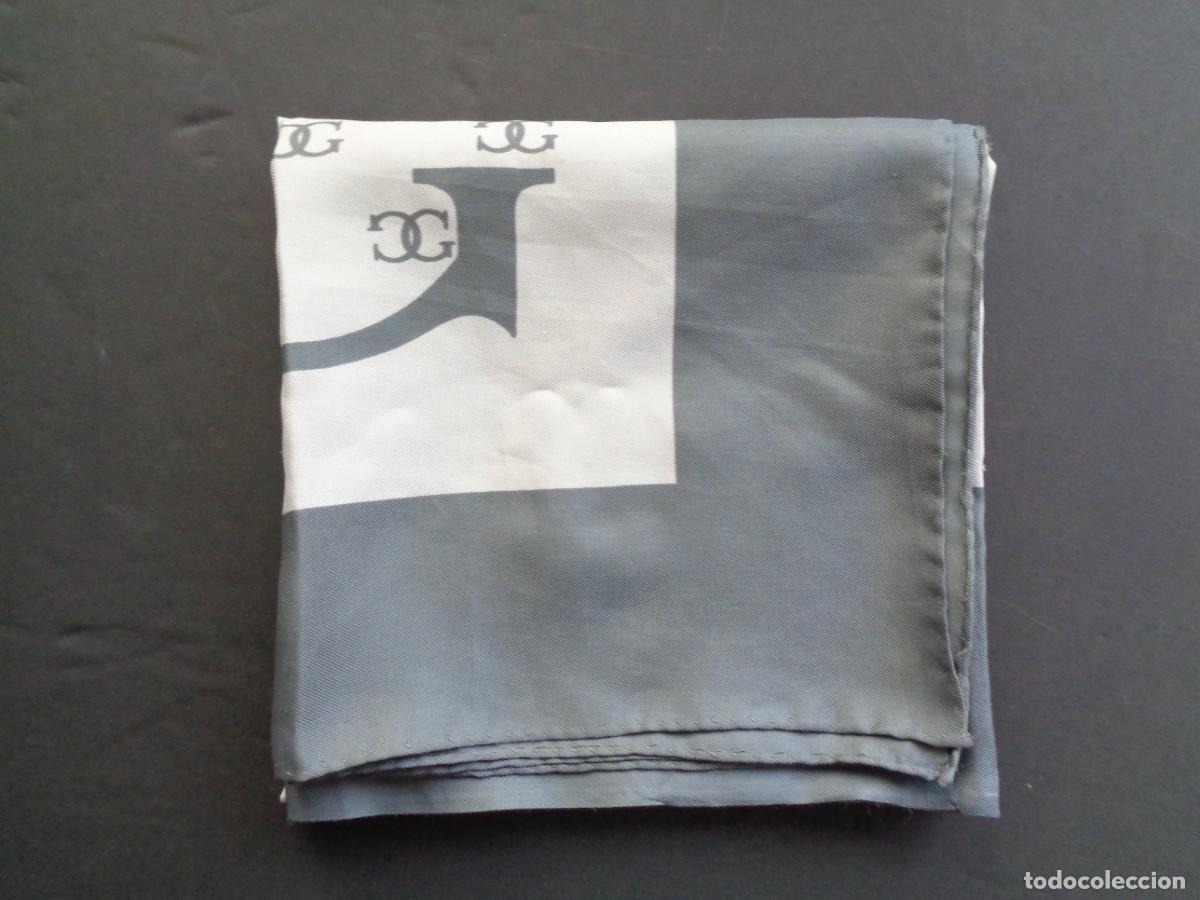 Antig&uuml;edades: PA&Ntilde;UELO DE SEDA DE CHANEL - Foto 10