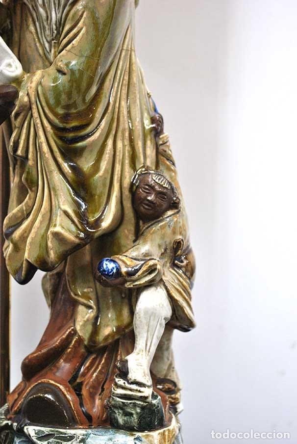 Antig&uuml;edades: L&Aacute;MPARA DE MESA CON FIGURAS DE BUDAS - Foto 6
