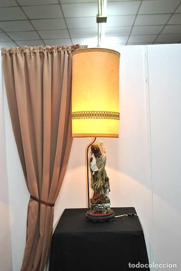 Antig&uuml;edades: L&Aacute;MPARA DE MESA CON FIGURAS DE BUDAS - Foto 10