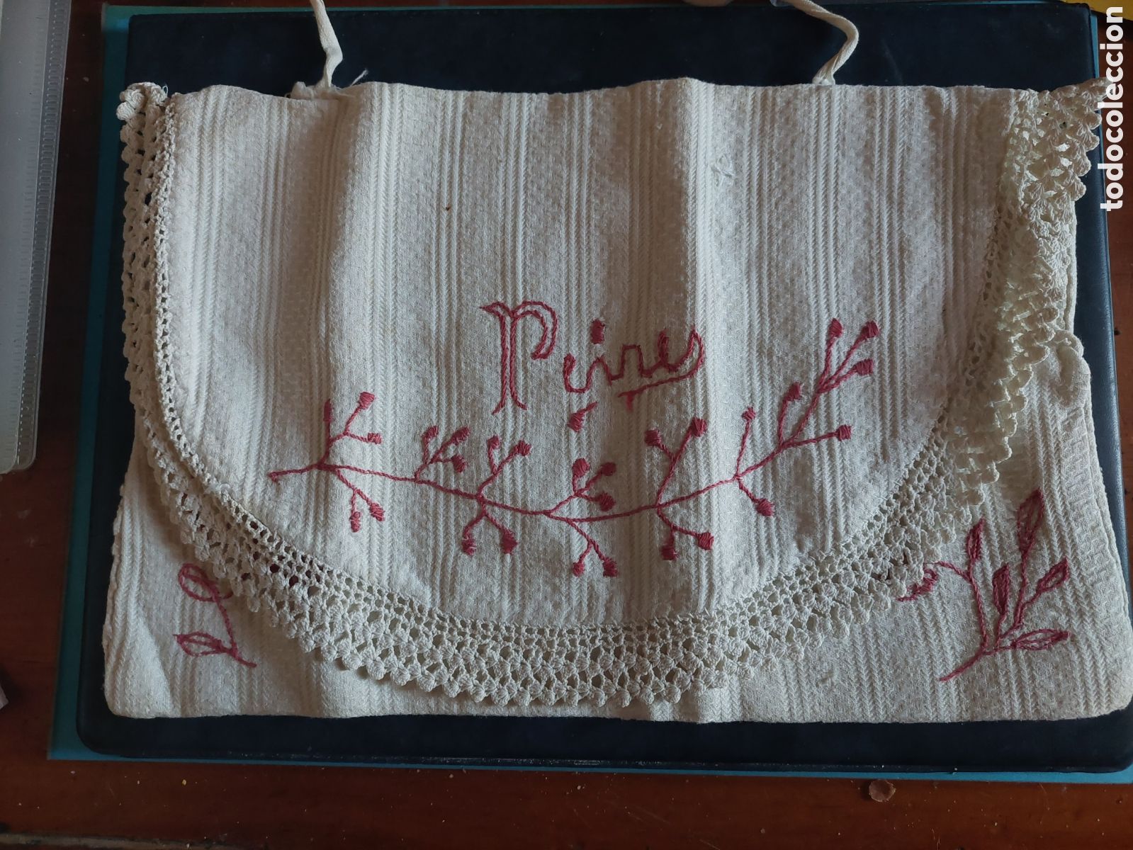 Antig&uuml;edades: Antigua Bolsa para peines con Bordado a mano