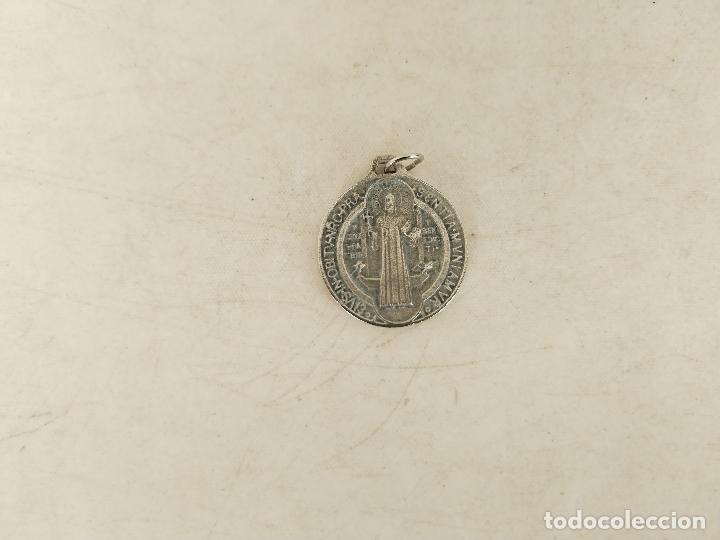 Antig&uuml;edades: medalla plata de san benito - Foto 3