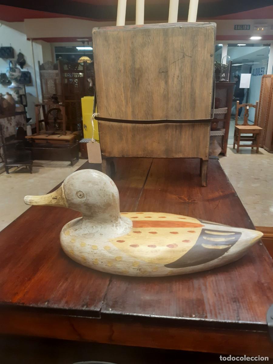 Antig&uuml;edades: PATO RECLAMO TALLADO EN MADERA - Foto 3