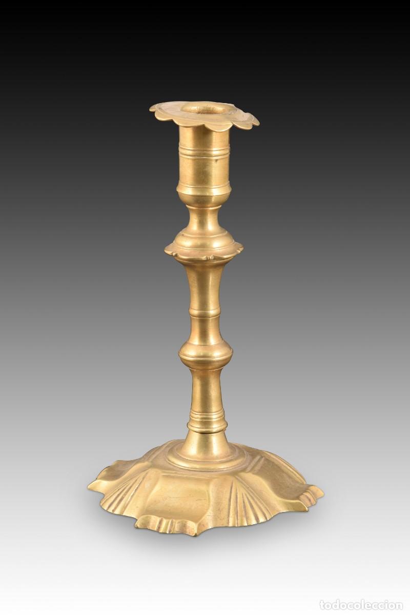 Antig&uuml;edades: Candelero de bronce. Siglo XIX. - Foto 1