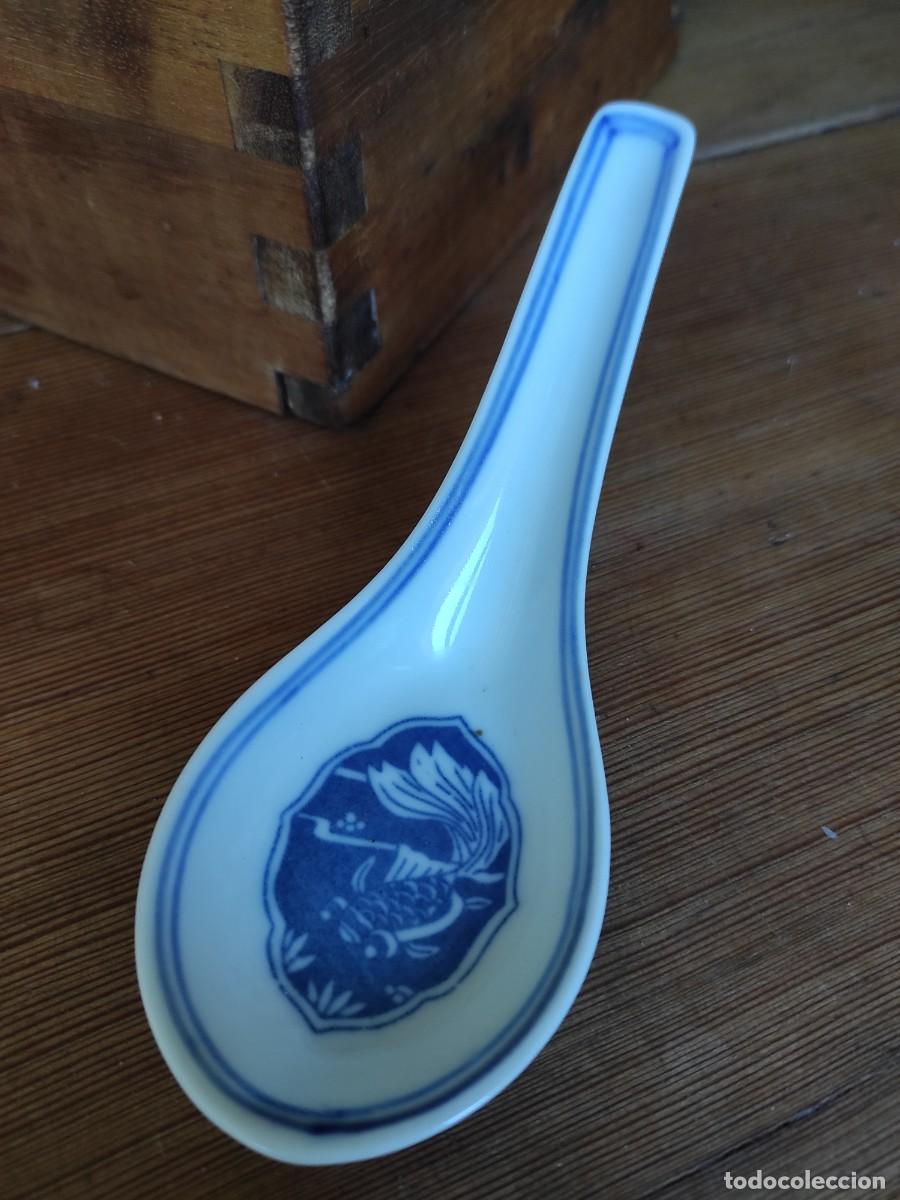 Antig&uuml;edades: Cucharilla de porcelana - Foto 1