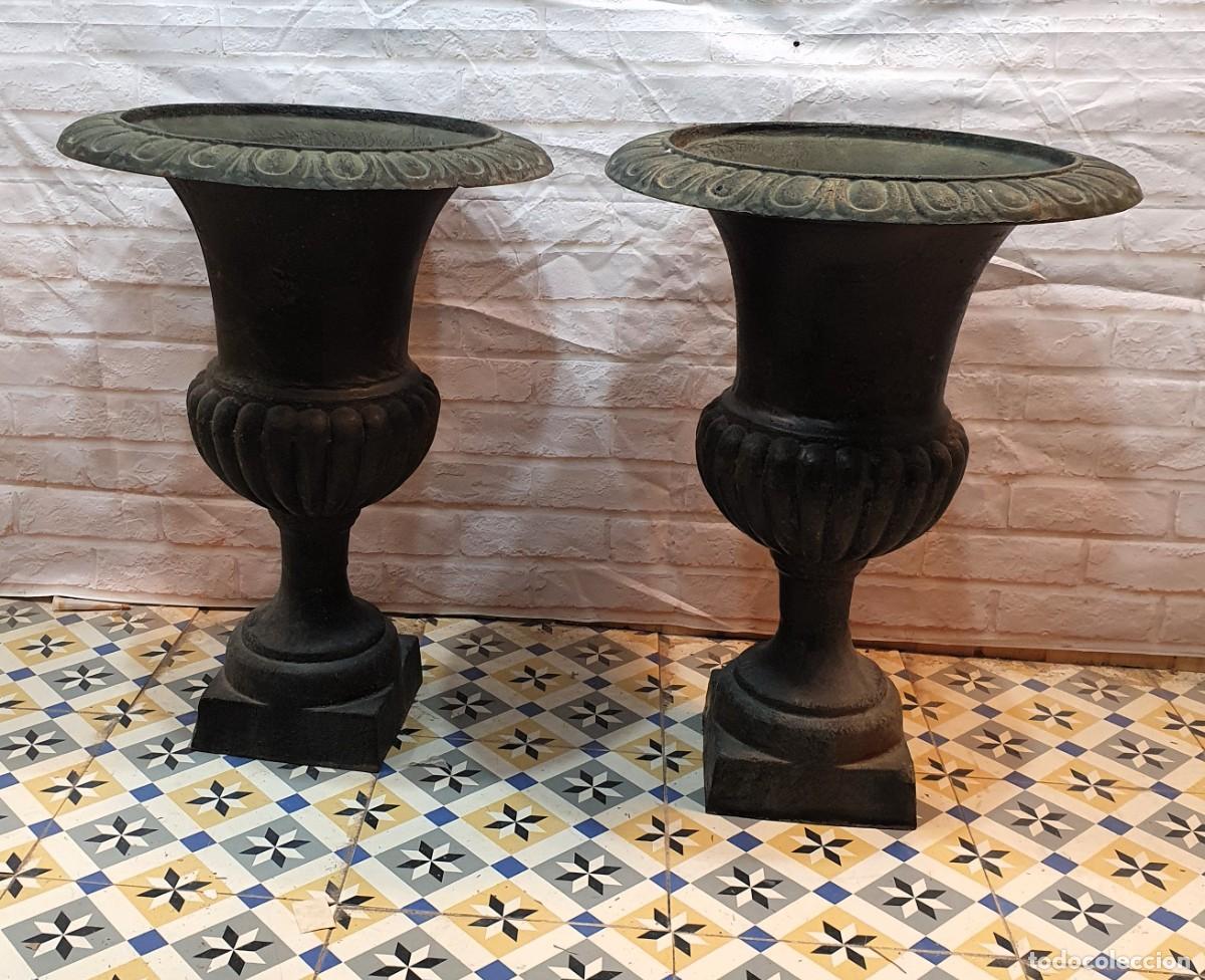 Antig&uuml;edades: .PAREJA DE MACETEROS COPAS EN HIERRO FUNDIDO - Foto 1