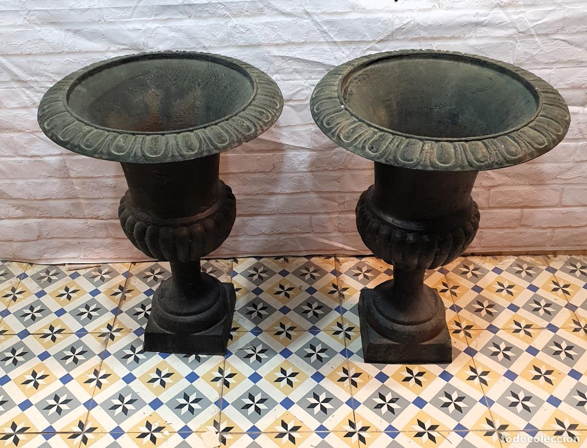 Antig&uuml;edades: .PAREJA DE MACETEROS COPAS EN HIERRO FUNDIDO - Foto 2
