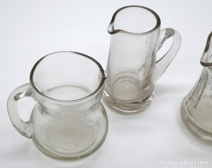 Antig&uuml;edades: 3 jarritas de cristal - Foto 2