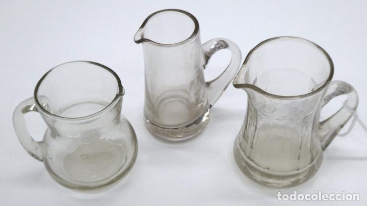 Antig&uuml;edades: 3 jarritas de cristal - Foto 1