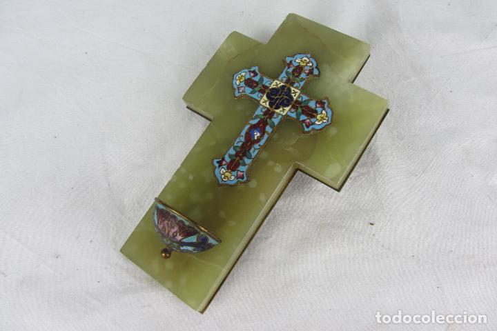 Antig&uuml;edades: BENDITERA CON LA CRUZ DE ESMALTES Y ONICE - Foto 1