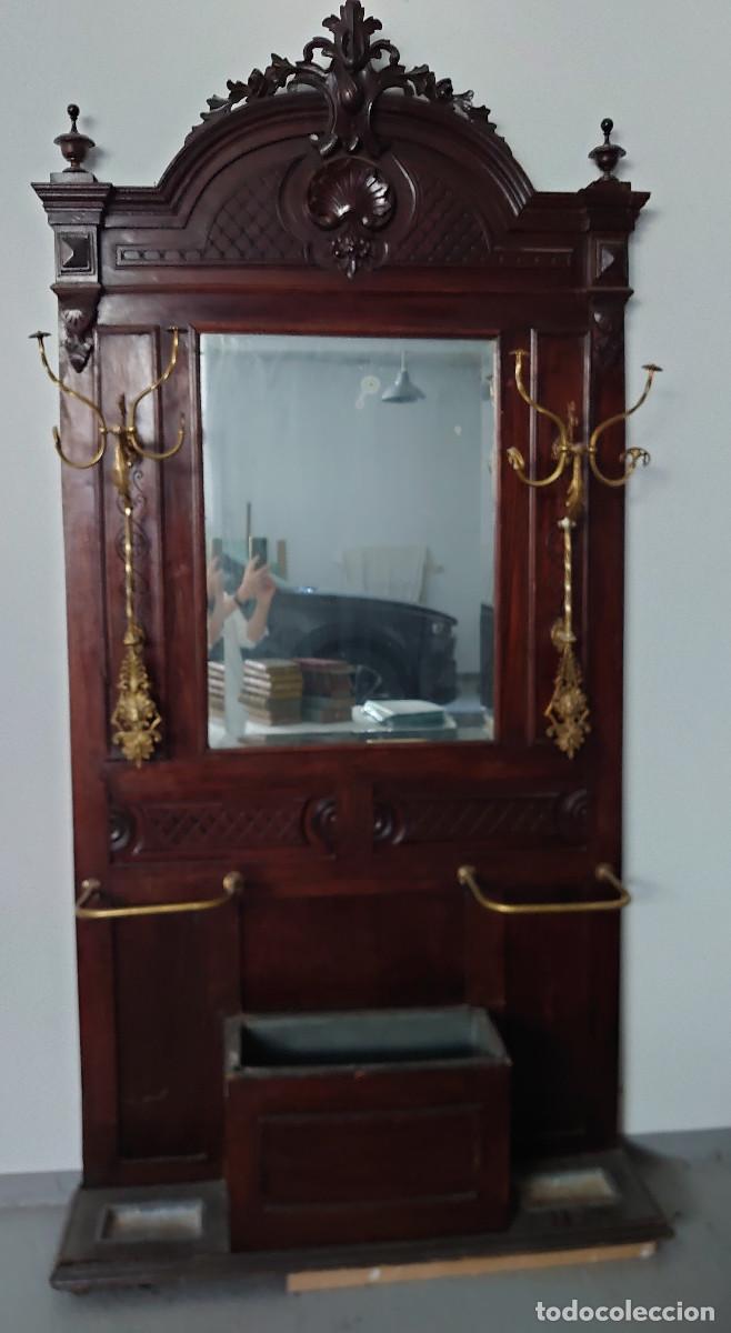 Antig&uuml;edades: Perchero con espejo de madera. - Foto 2