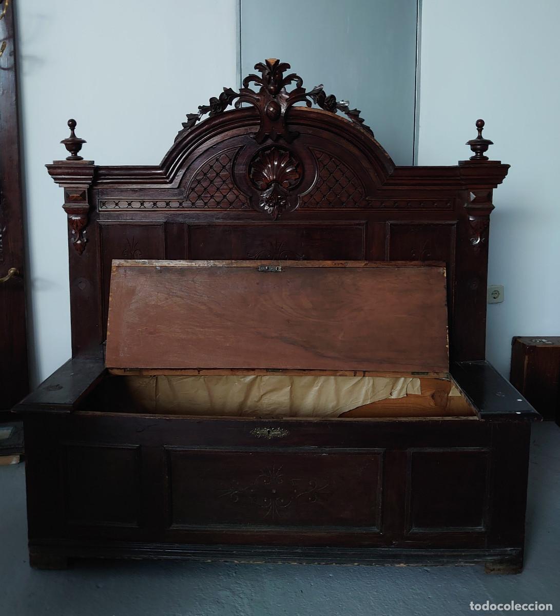 Antig&uuml;edades: Banco de madera con asiento ba&uacute;l. - Foto 1