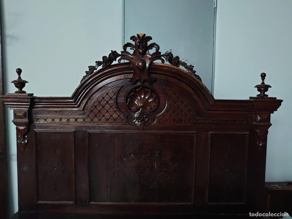 Antig&uuml;edades: Banco de madera con asiento ba&uacute;l. - Foto 4