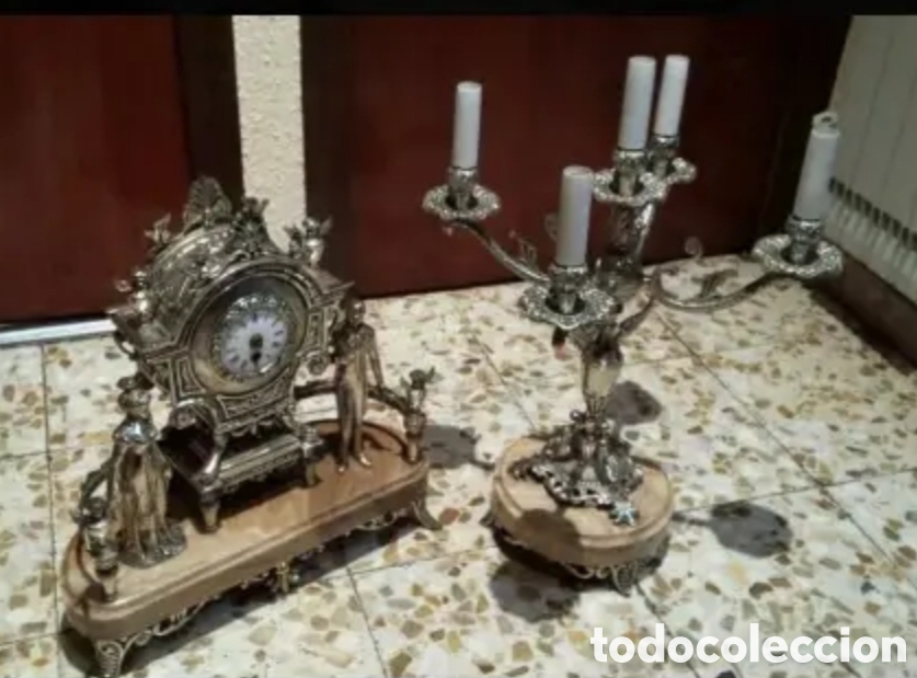 Antig&uuml;edades: Reloj y dos Candelabros de bronce - Foto 3