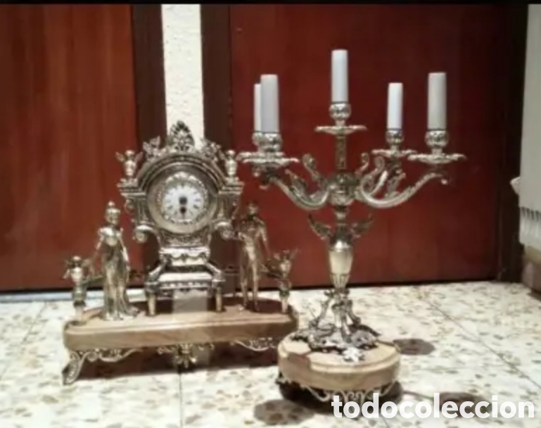 Antig&uuml;edades: Reloj y dos Candelabros de bronce - Foto 1