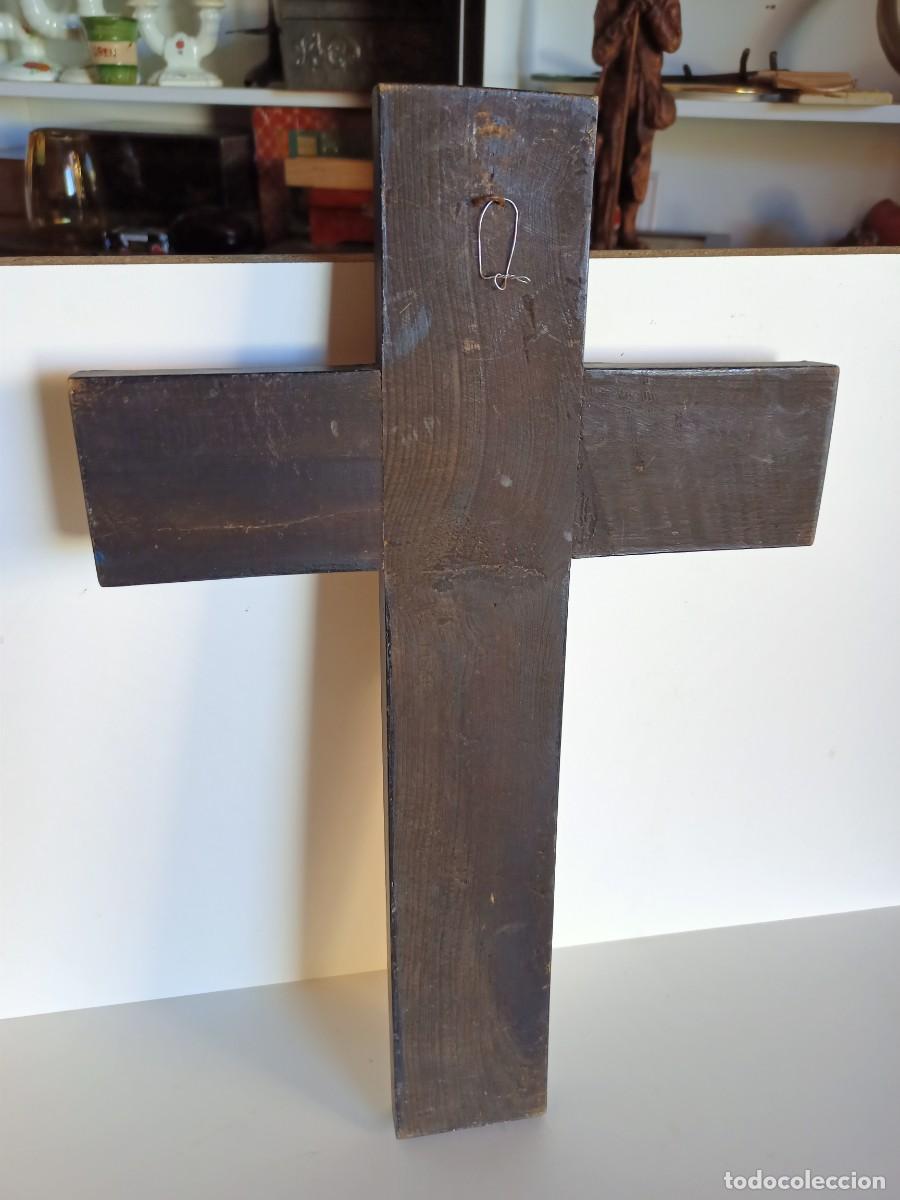 Antig&uuml;edades: Crucifijo de madera y metal - Foto 3