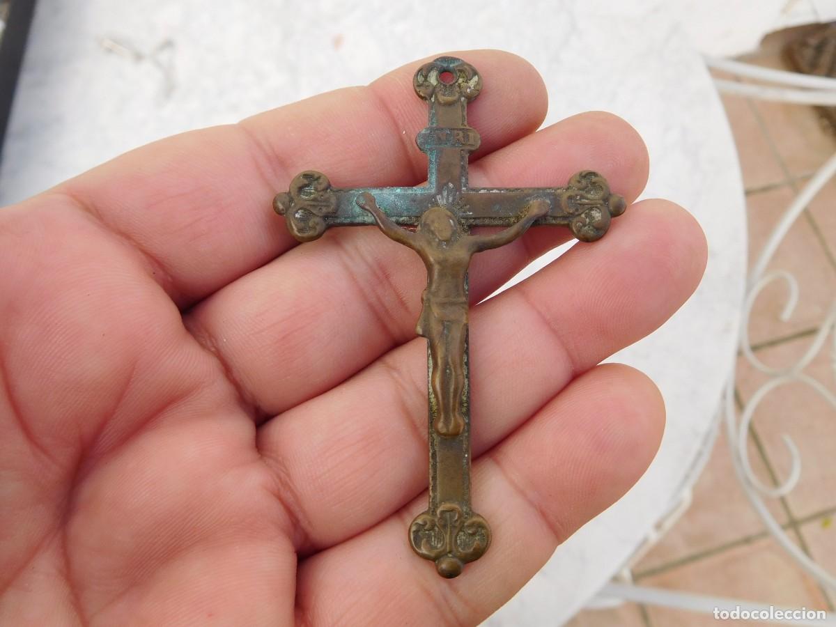 Antig&uuml;edades: Crucifijo de bronce siglo XIX - Foto 1