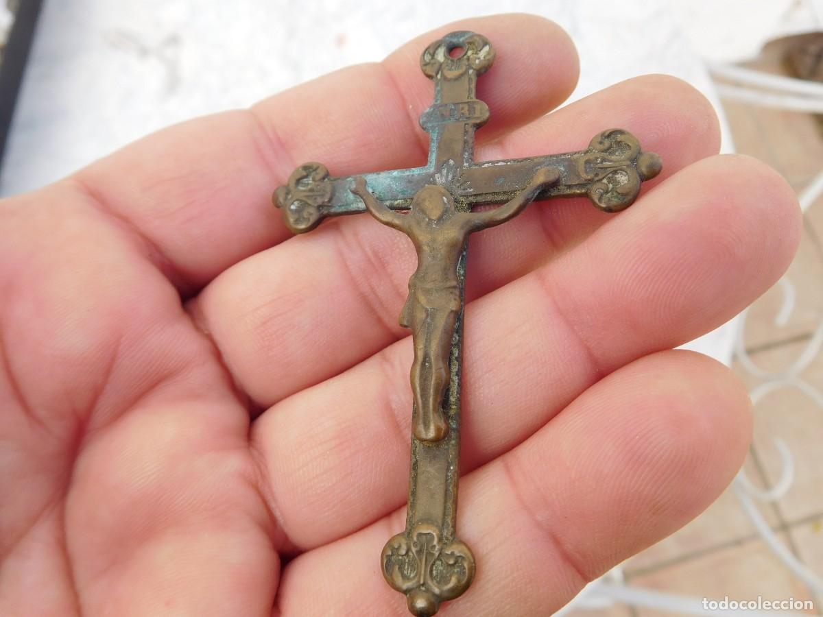 Antig&uuml;edades: Crucifijo de bronce siglo XIX - Foto 2
