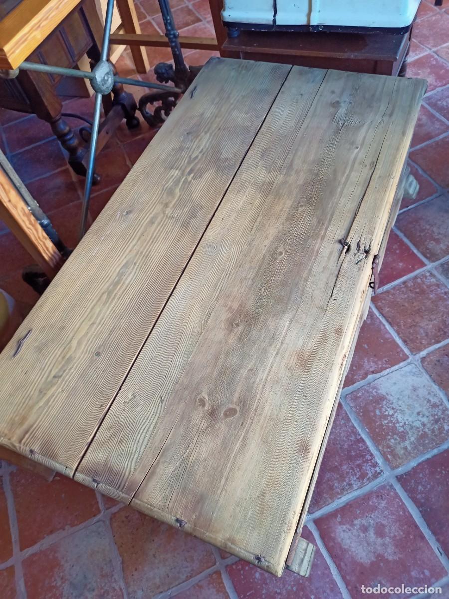 Antig&uuml;edades: Arca o arc&oacute;n serrano en madera de pino - Foto 4