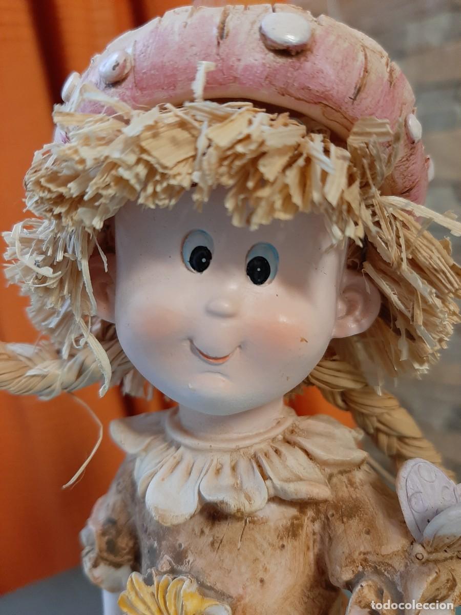 Antig&uuml;edades: FIGURA DE MU&Ntilde;ECA CON PELO DE PAJA - Foto 3