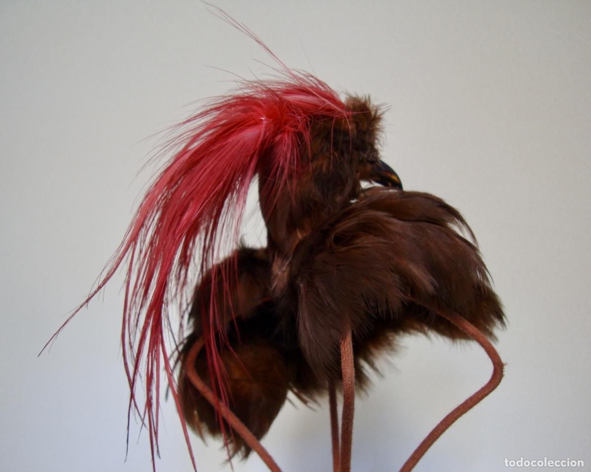 Antig&uuml;edades: Tocado de plumas con cabeza - Foto 1