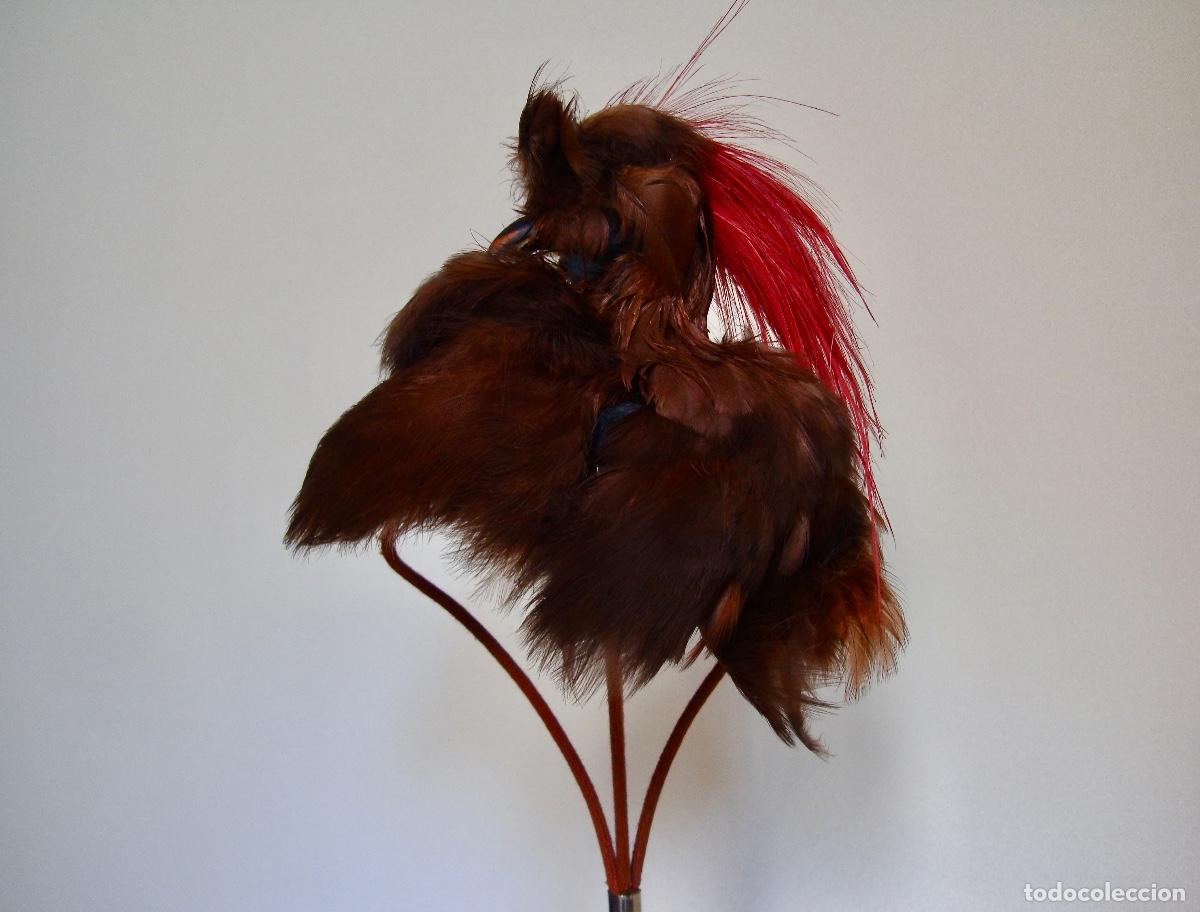 Antig&uuml;edades: Tocado de plumas con cabeza - Foto 2