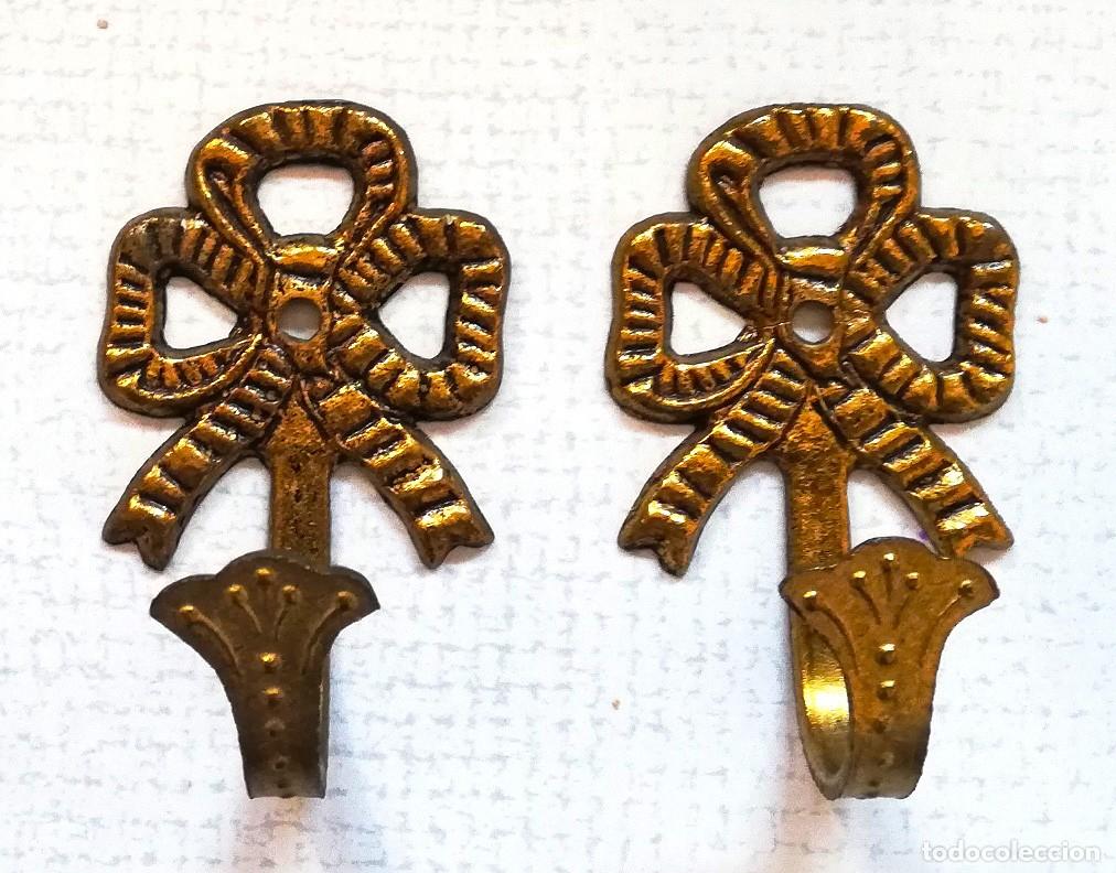 Oggetti Antichi: Lote dos alzapa&ntilde;os de bronce
