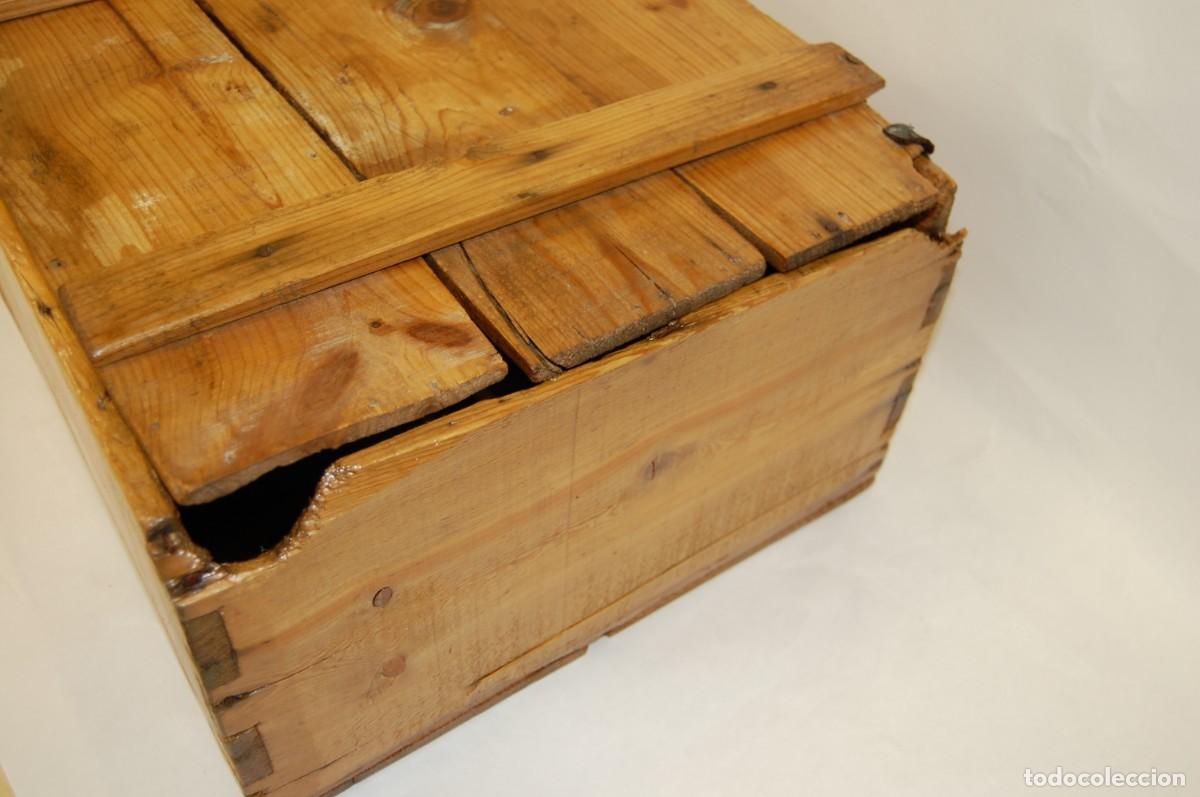 Antig&uuml;edades: Viejo caj&oacute;n con tapa - Foto 4