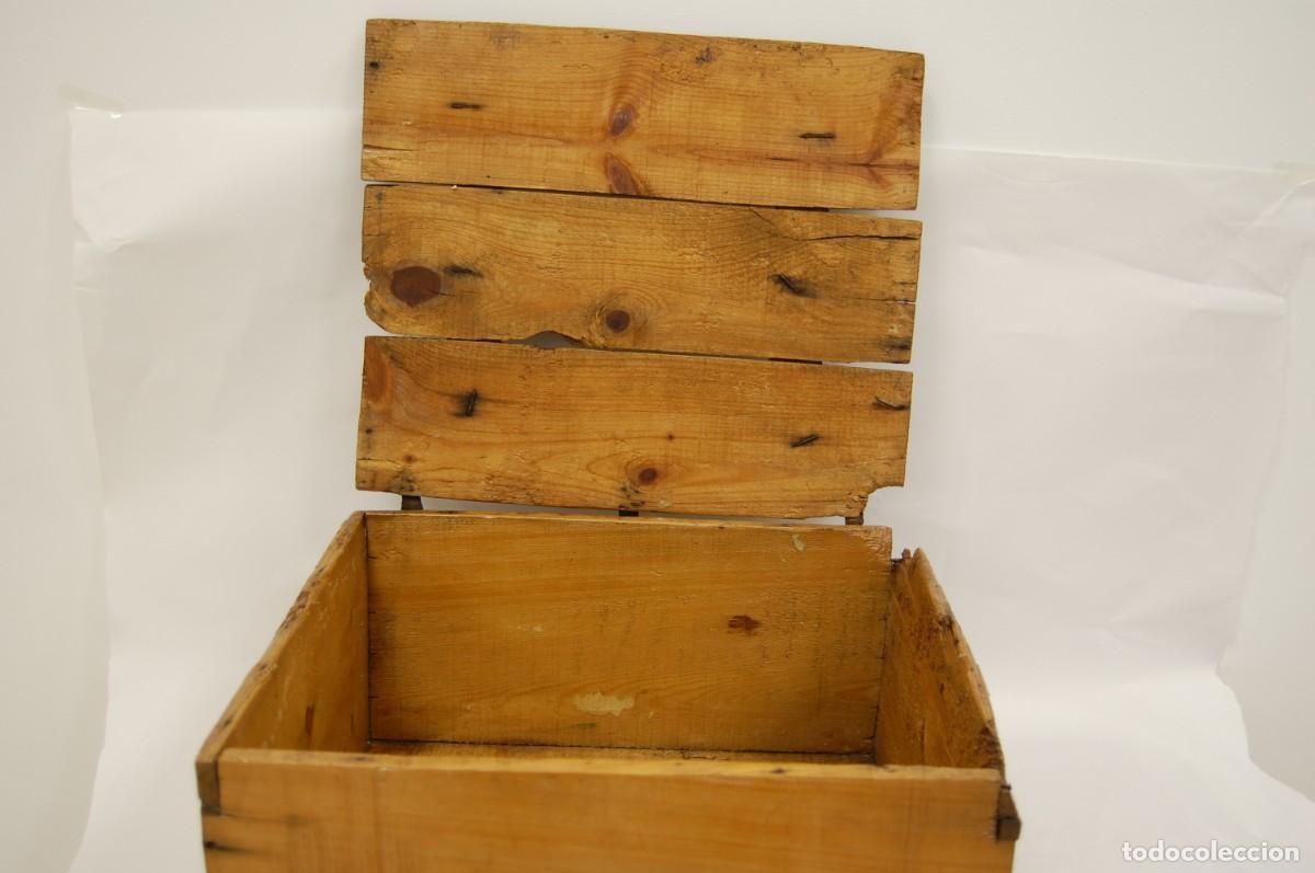 Antig&uuml;edades: Viejo caj&oacute;n con tapa - Foto 9