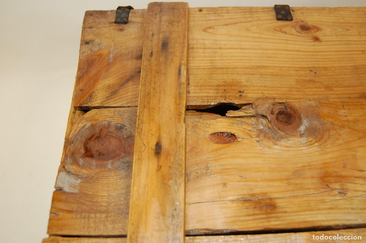 Antig&uuml;edades: Viejo caj&oacute;n con tapa - Foto 13