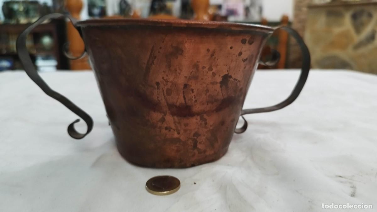 Antig&uuml;edades: Recipiente de cobre con dos asas - Foto 1