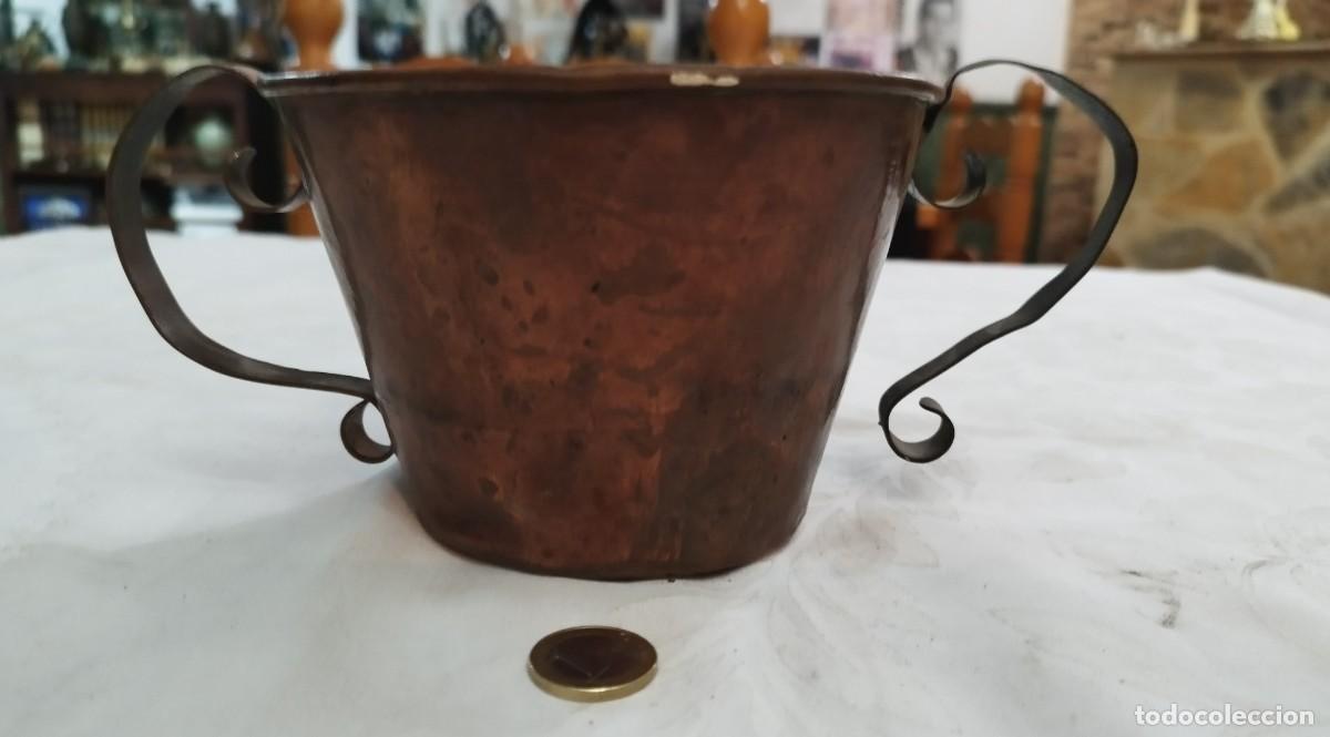 Antig&uuml;edades: Recipiente de cobre con dos asas - Foto 3