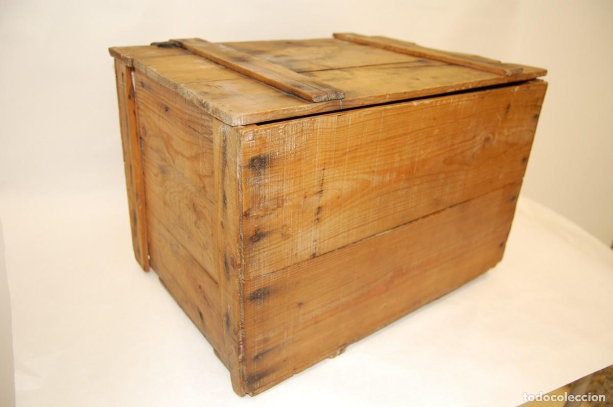 Antig&uuml;edades: Antiguo caj&oacute;n de madera con tapadera - Foto 3