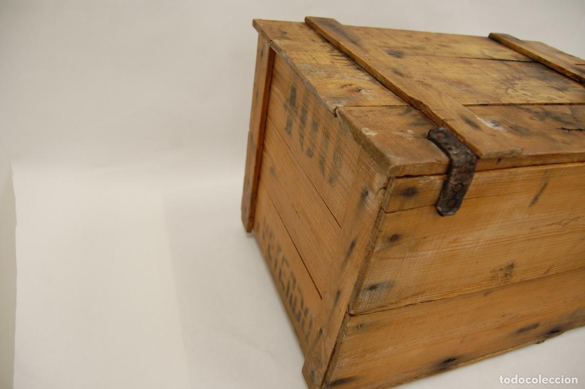 Antig&uuml;edades: Antiguo caj&oacute;n de madera con tapadera - Foto 6