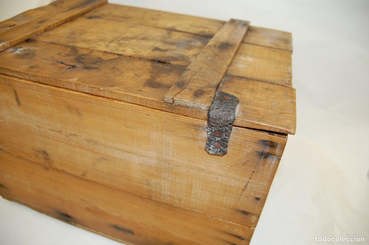 Antig&uuml;edades: Antiguo caj&oacute;n de madera con tapadera - Foto 7