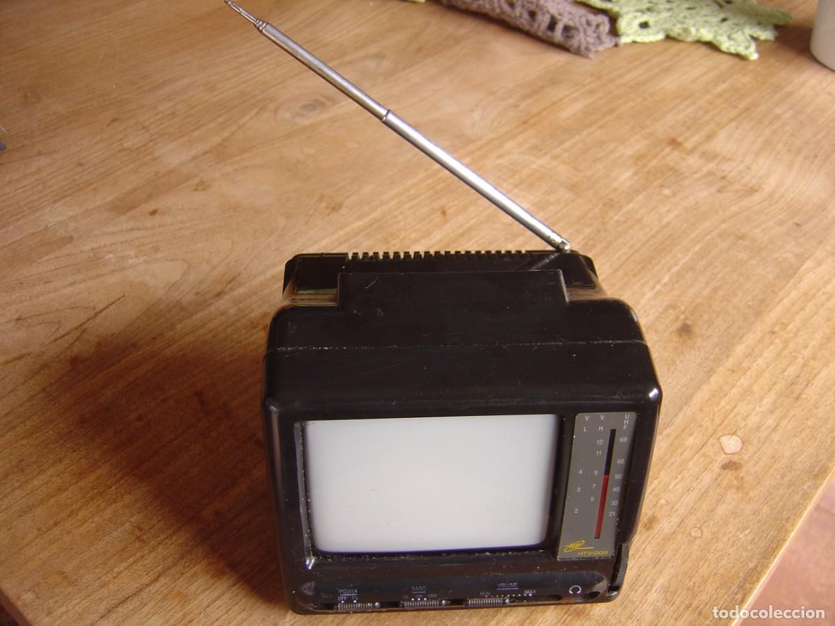 Antig&uuml;edades: ANTIGUO TELEVISOR PORT&Aacute;TIL. 1993. TELE HTV-006. NO SE HA PODIDO PROBAR.