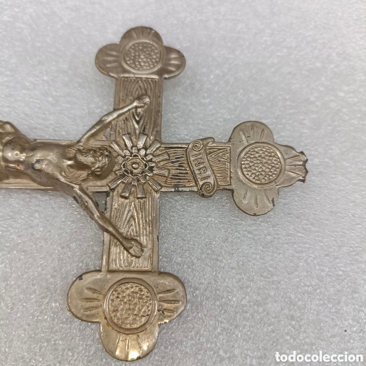 Antig&uuml;edades: Benditera de metal, inri - Foto 5