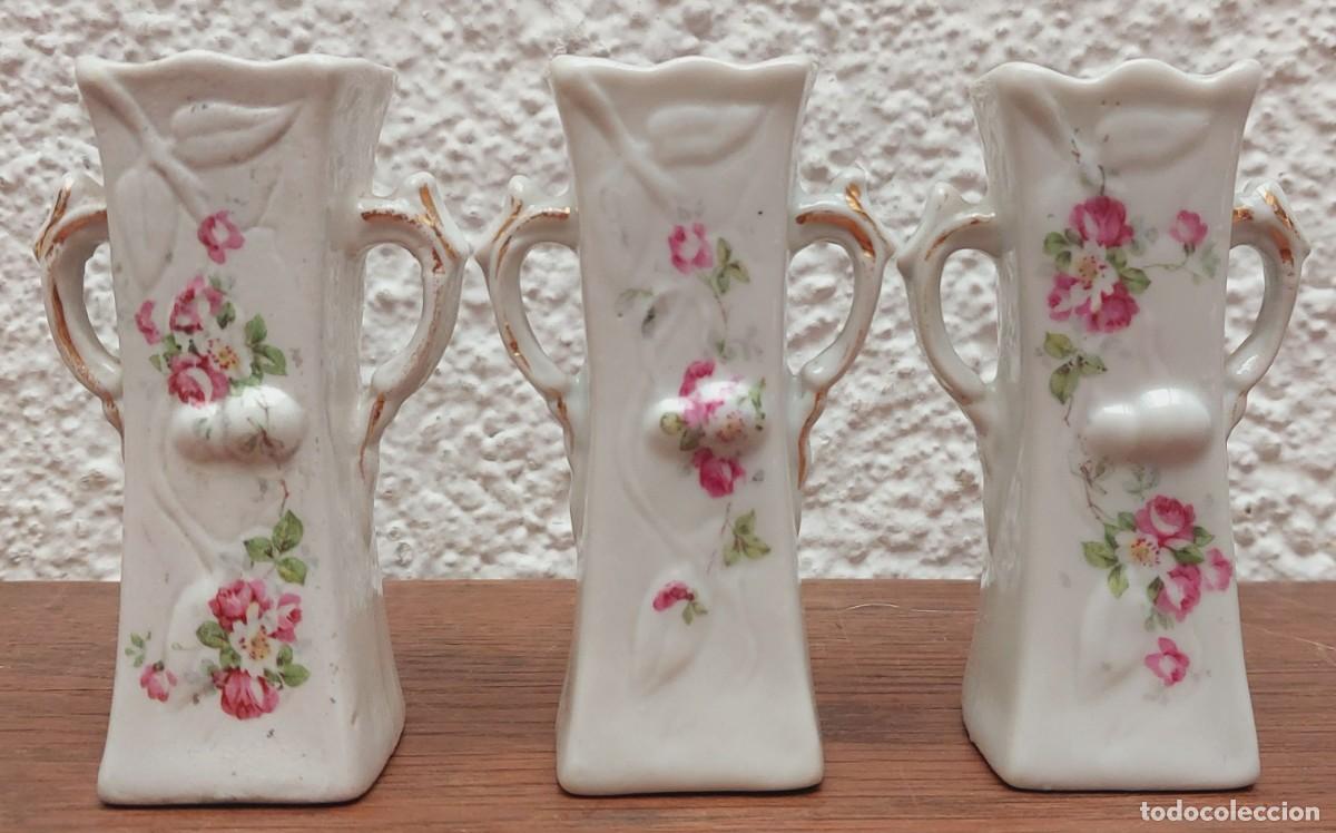 Antig&uuml;edades: 3 JARRONES ANTIGUOS DE PORCELANA - Foto 2