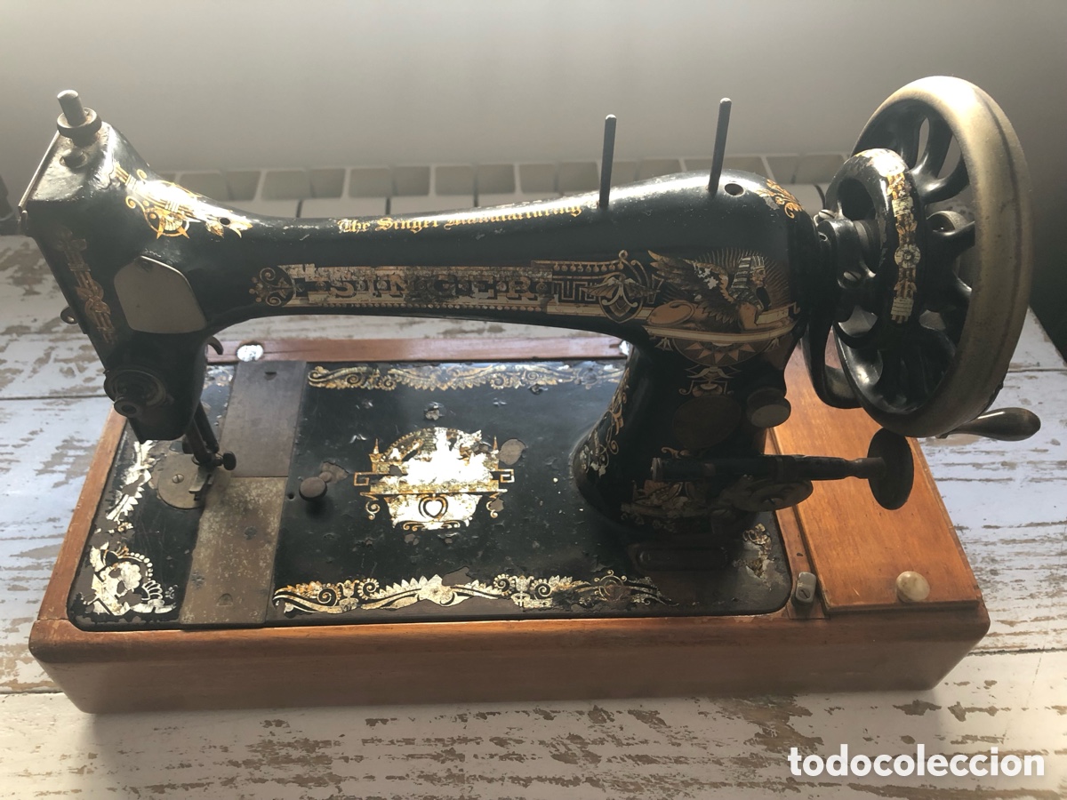 Antig&uuml;edades: M&aacute;quina de coser Singer - Foto 1