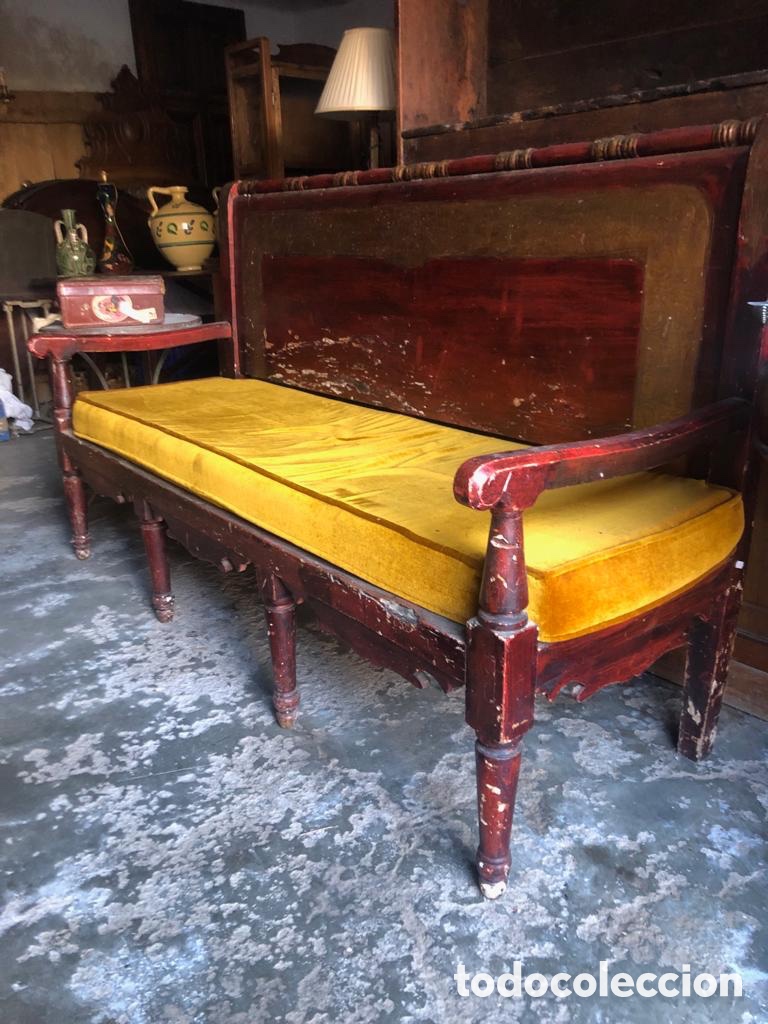 Antig&uuml;edades: Banco policromado rojo - Foto 1
