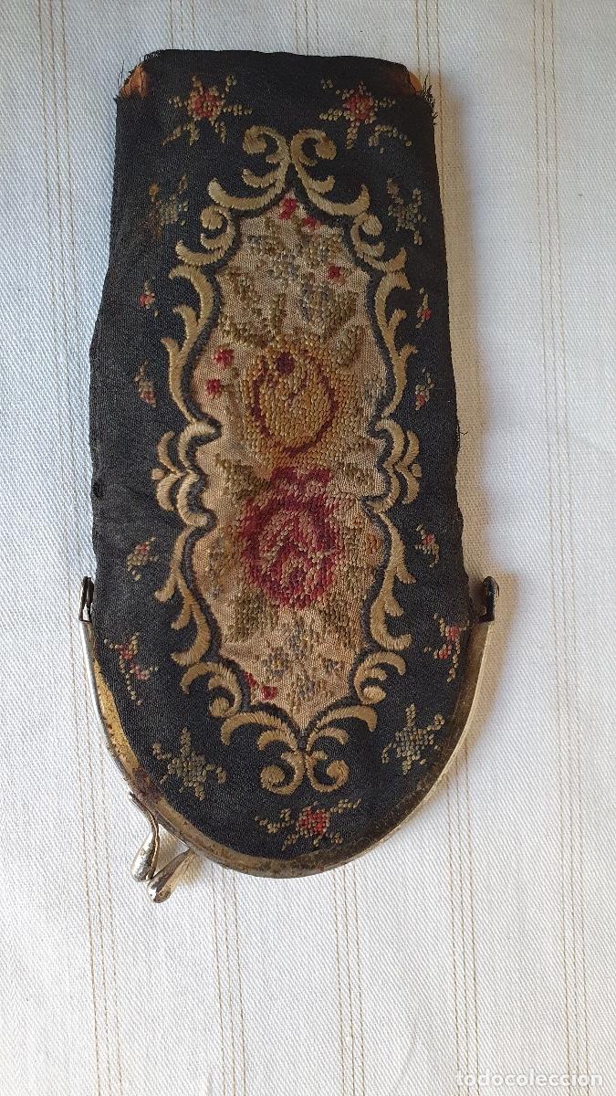 Antig&uuml;edades: Funda de gafas bordada - Foto 1