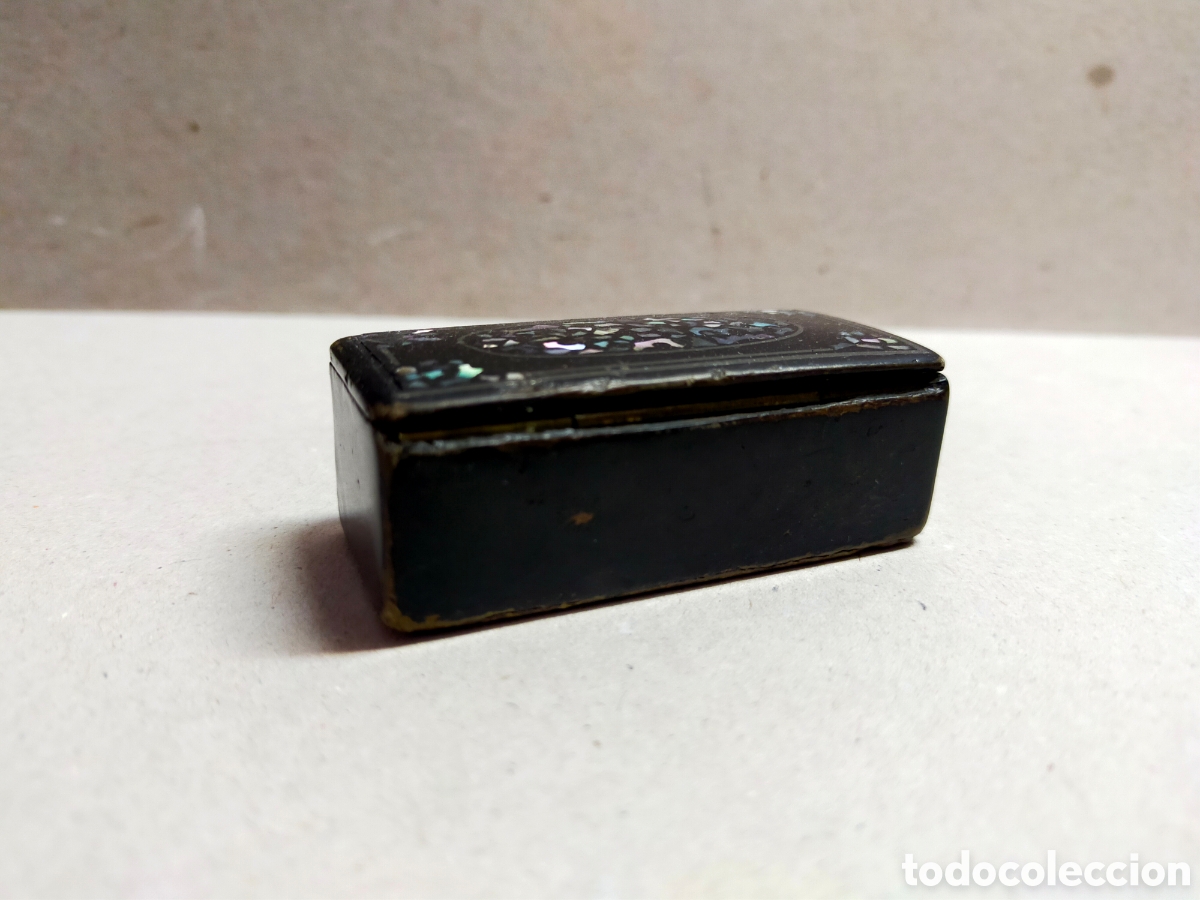 Antig&uuml;edades: CAJA DE MADERA LACADA CON INCRUSTACIONES DE NACAR. RECTANGULAR - Foto 2