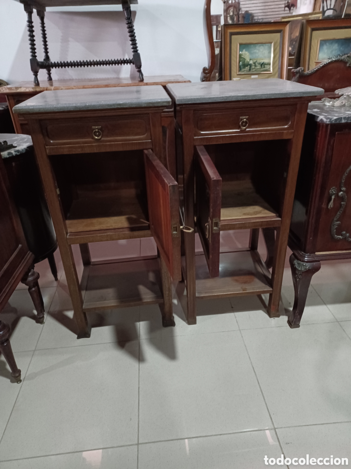 Antig&uuml;edades: 2 Mesitas Modernistas - Foto 2