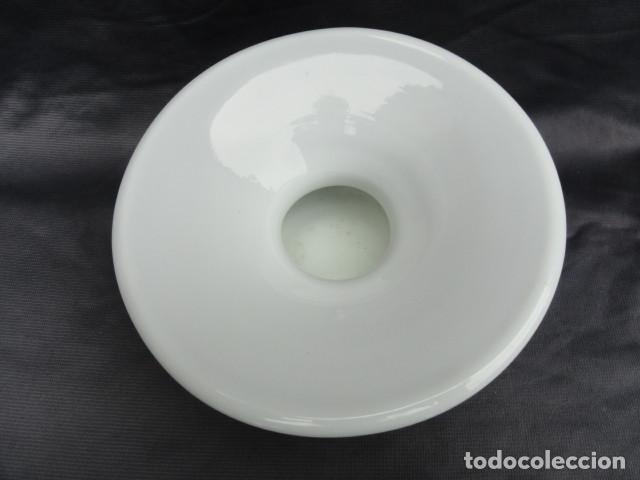 Antig&uuml;edades: BONITO CENTRO DE MESA DE CRISTAL BLANCO. - Foto 3