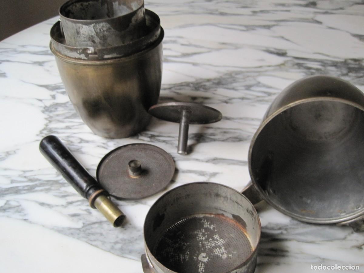 Antig&uuml;edades: CAFETERA DE LAT&Oacute;N - MANGO DE MADERA - COMPLETA - FINALES S.XIX - Foto 12