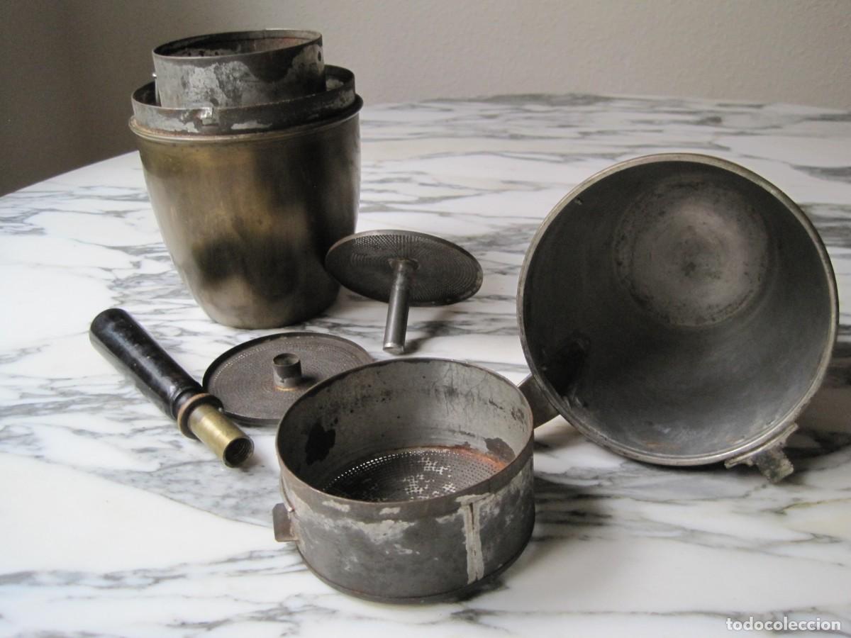 Antig&uuml;edades: CAFETERA DE LAT&Oacute;N - MANGO DE MADERA - COMPLETA - FINALES S.XIX - Foto 14