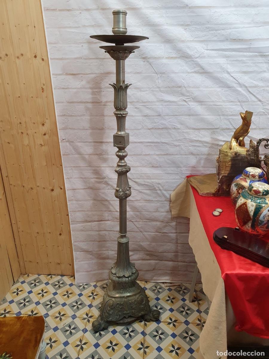 Antig&uuml;edades: HACHERO DE BRONCE DE 160 CM S.XVIII - Foto 1