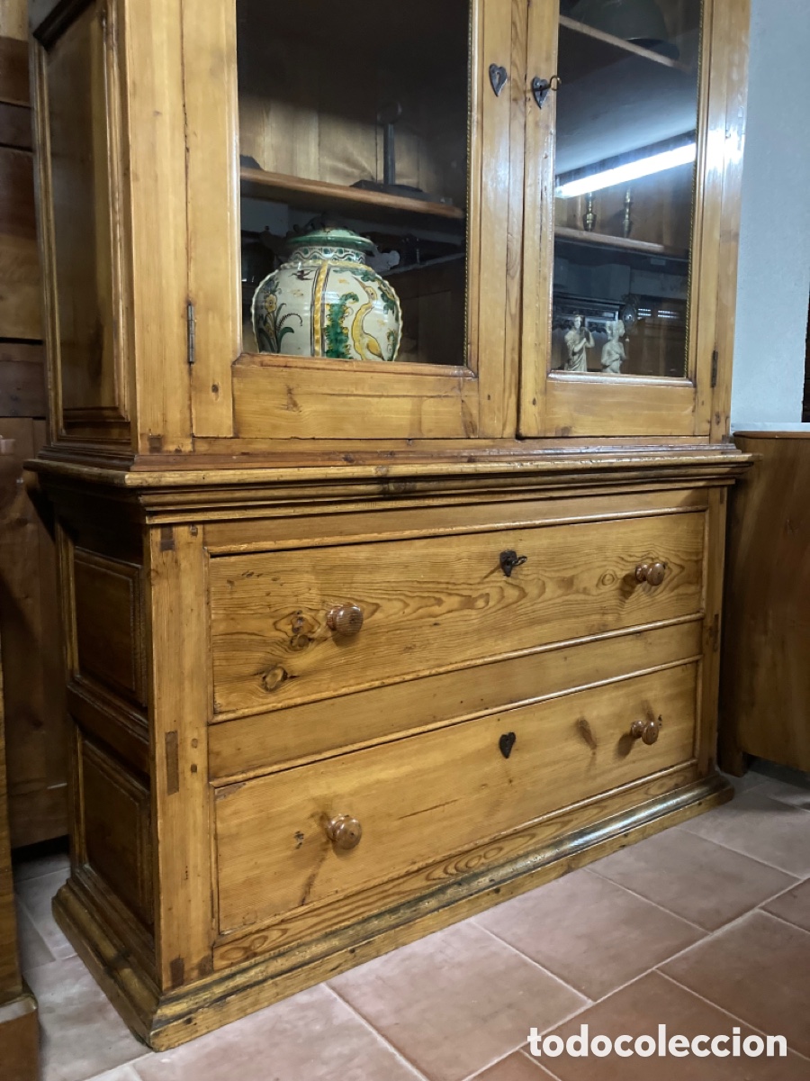 Antig&uuml;edades: Vitrina Pino decapada restaurada - Foto 2