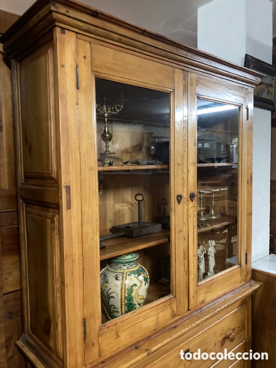 Antig&uuml;edades: Vitrina Pino decapada restaurada - Foto 3