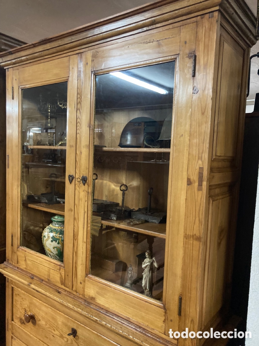 Antig&uuml;edades: Vitrina Pino decapada restaurada - Foto 4