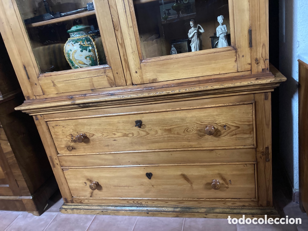 Antig&uuml;edades: Vitrina Pino decapada restaurada - Foto 5